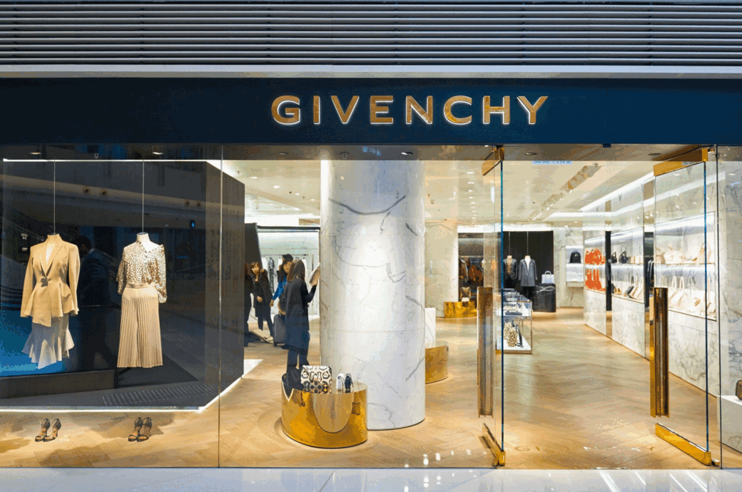 Cựu giám đốc điều hành Louis Vuitton Alessandro Valenti trở thành CEO mới của Givenchy.