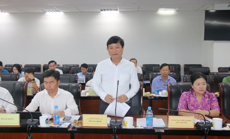 Chủ tịch UBND tỉnh Bình Dương Võ Văn Minh cho rằng cần ban hành cơ chế riêng đối với trình tự, thủ tục thực hiện dự án phát triển nhà ở xã hội... Ảnh: QH.