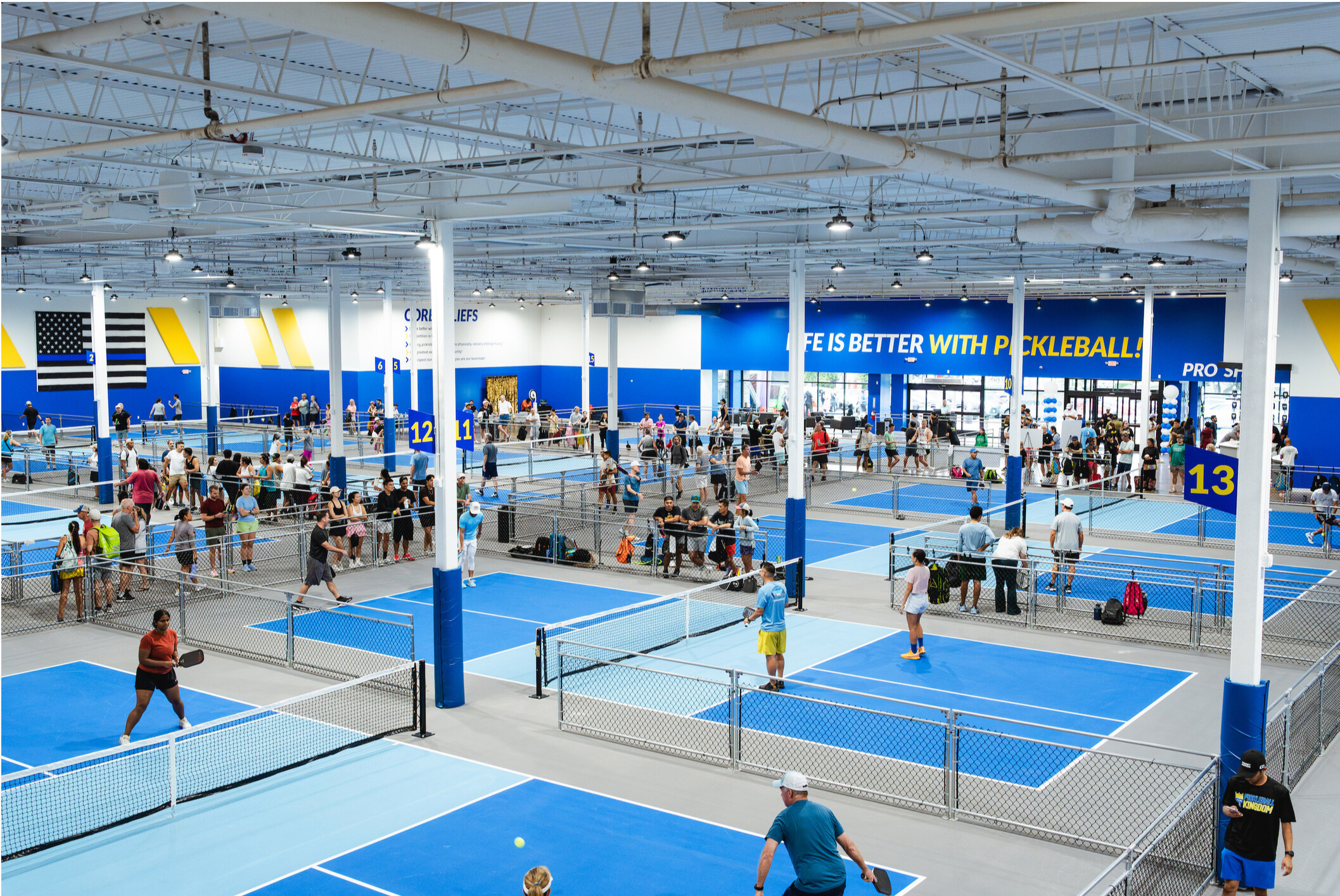 Pickleball Kingdom mở cửa lần đầu vào năm 2022. Thông qua hình thức nhượng quyền, thương hiệu này đã phát triển lên hơn 100 CLB.