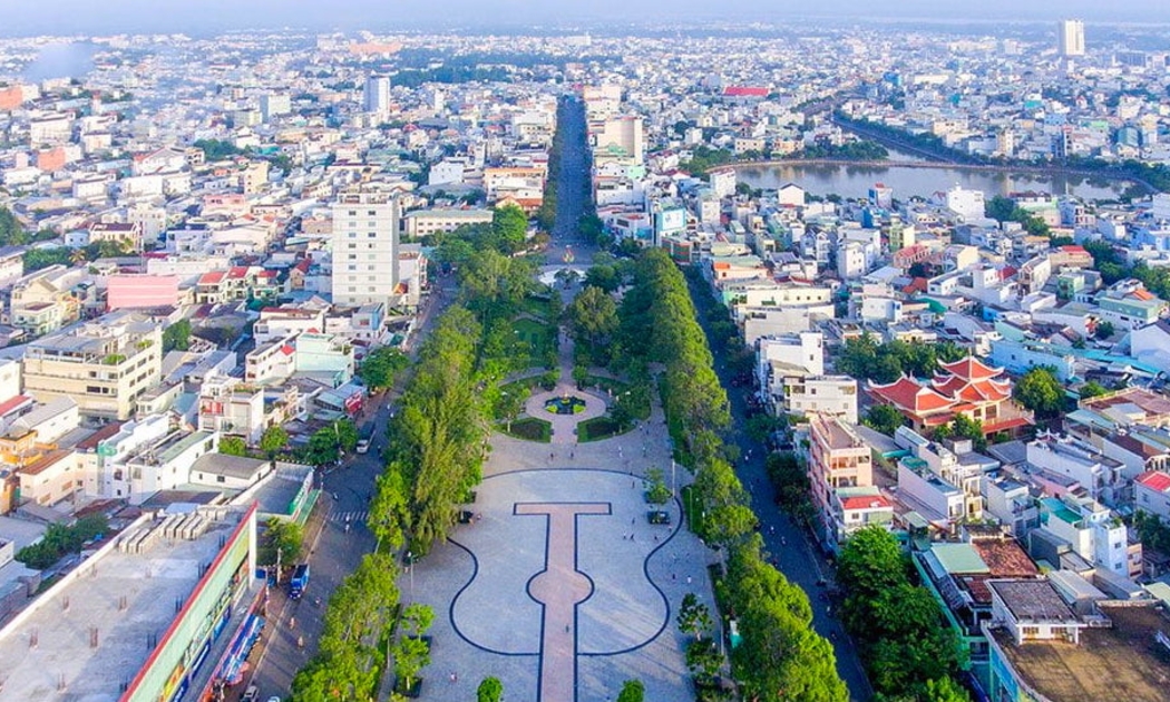 Công viên Lưu Hữu Phước, đại lộ Hòa Bình, quận Ninh Kiều, được xem là biểu tượng xanh của thành phố Cần Thơ.