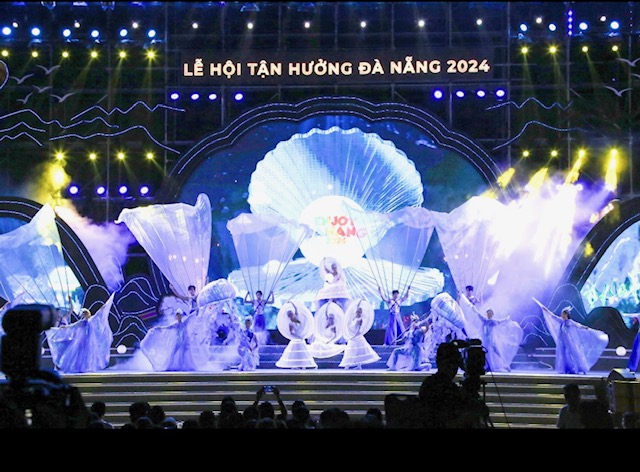 Màn biểu diễn khai mạc lễ hội Tận hưởng Đà Nẵng 2024