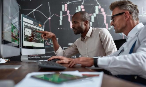 Khối ngoại mạnh tay chốt lời,  tự doanh là bên gom