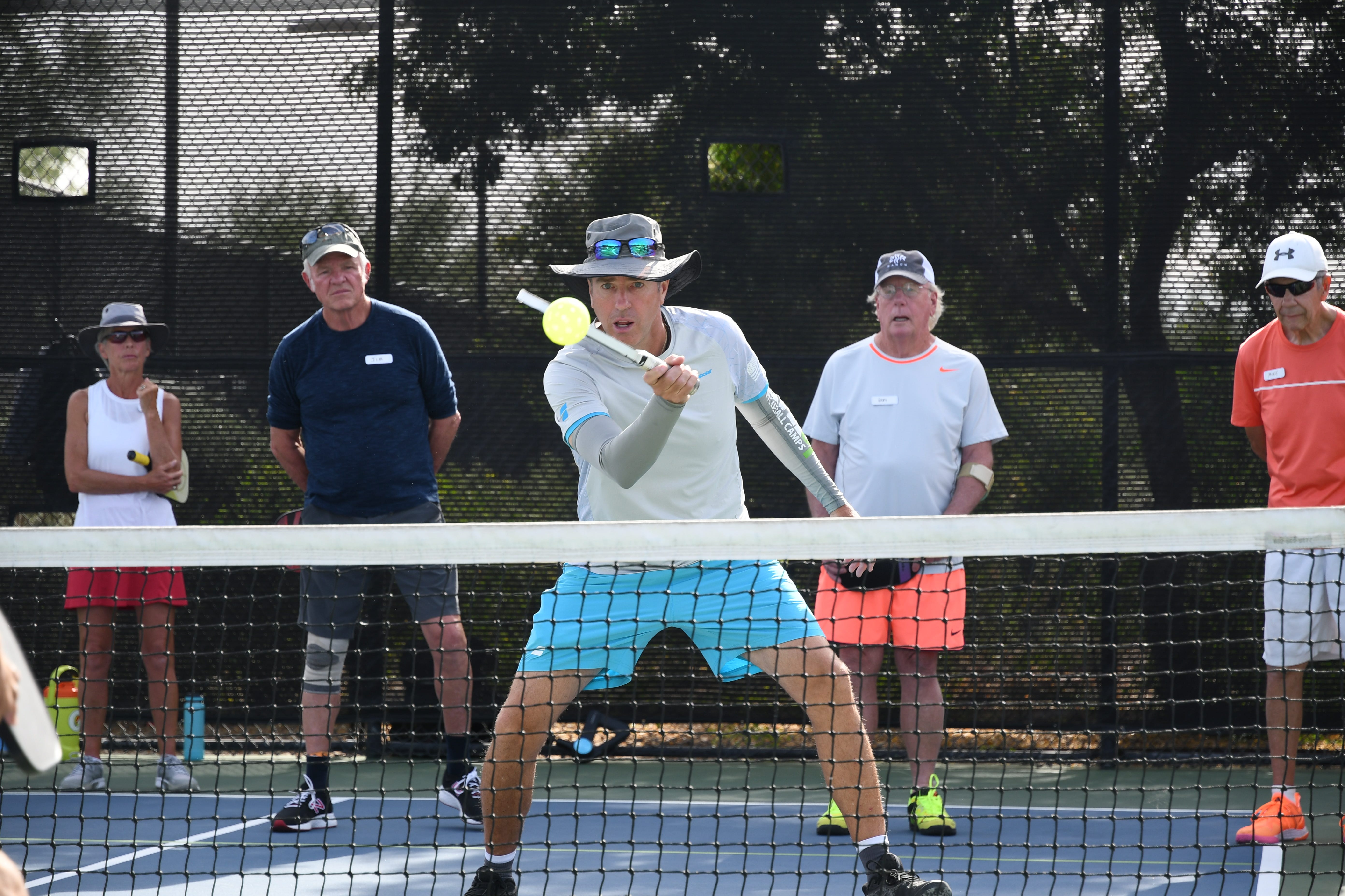 Pickleball đang l&agrave; m&ocirc;n thể thao được ưu ti&ecirc;n lựa chọn cho c&aacute;c hoạt động giao lưu, kết nối kinh doanh.