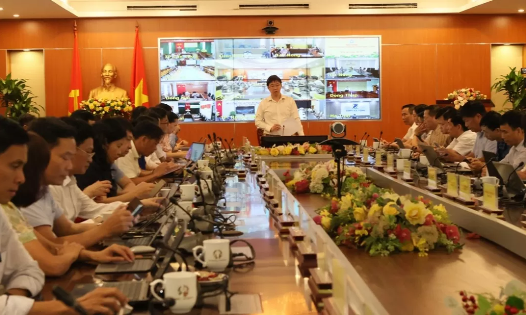 Thứ trưởng Bộ Thông tin và Truyền thông Bùi Hoàng Phương chủ trì Hội nghị.