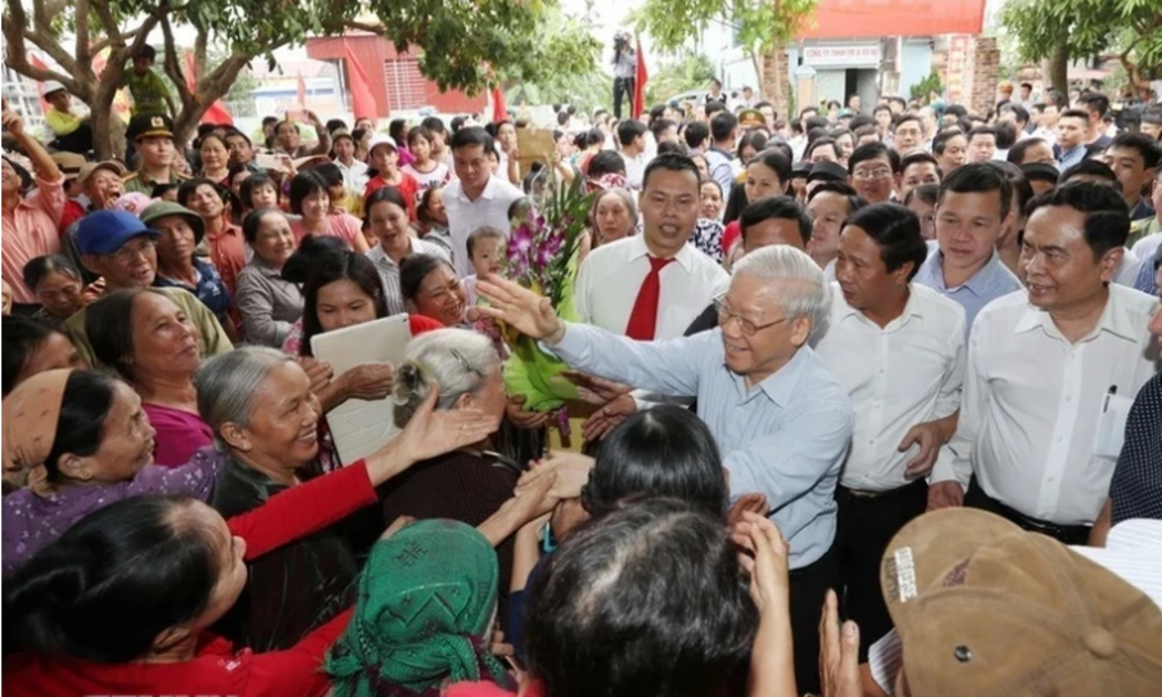 Tổng Bí thư Nguyễn Phú Trọng với nhân dân tại thôn Thượng Điện, xã Vĩnh Quang, huyện Vĩnh Bảo, Thành phố Hải Phòng ngày 15/11/2017. Ảnh: TTXVN.