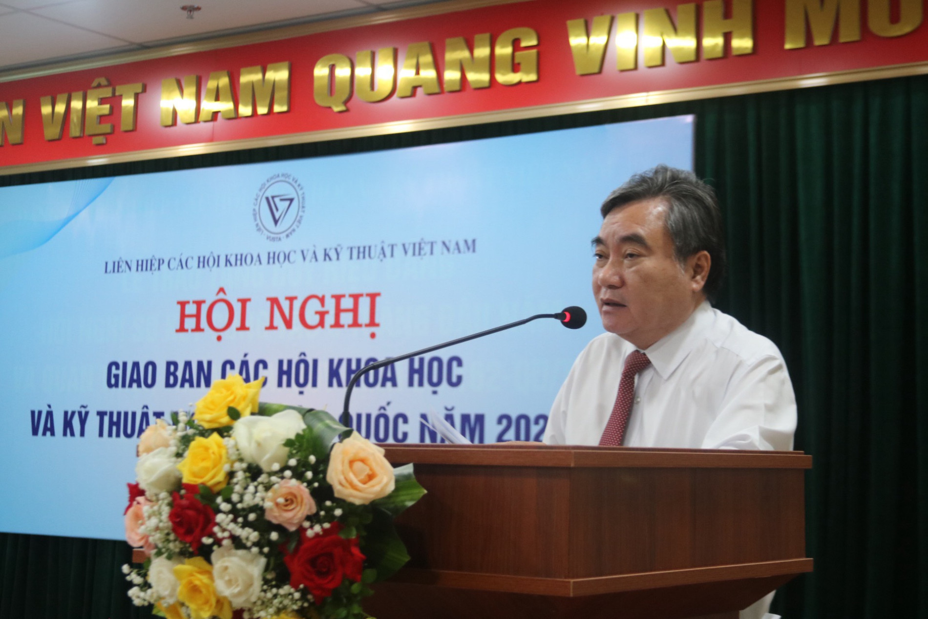 Phó Chủ tịch Vusta Phạm Quang Thao báo cáo tại Hội nghị.