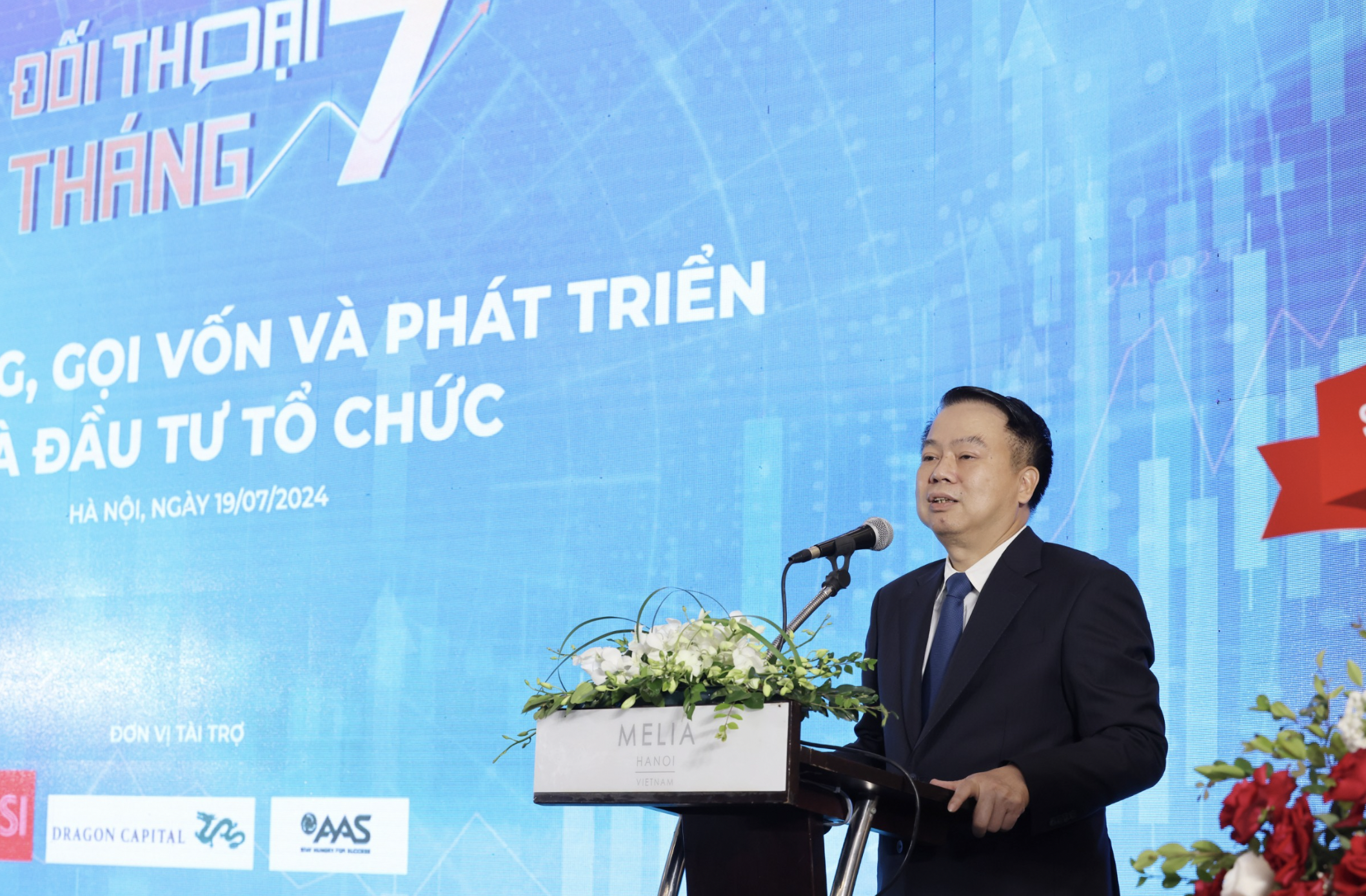 Thứ trưởng Nguyễn Đức Chi phát biểu tại Diễn đàn do CLB Nhà báo Chứng khoán tổ chức. 