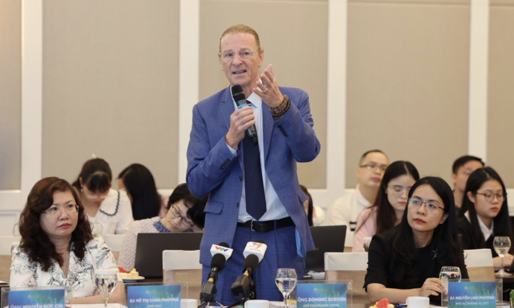 Ông Dominic Scriven, Chủ tịch Dragon Capital phát biểu tại Đối thoại tháng 7 sáng nay 19/7. 