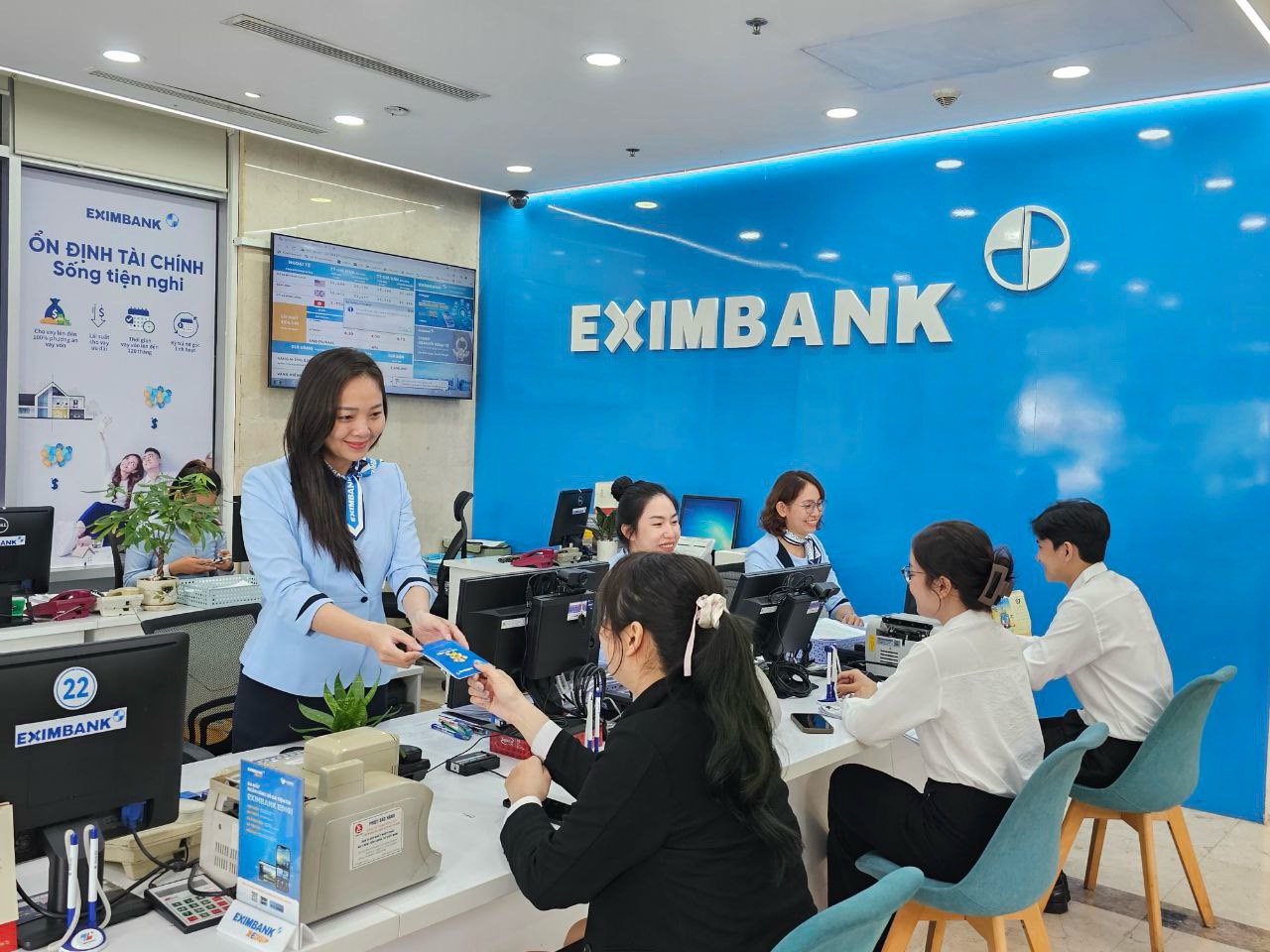 G&oacute;i chuyển tiền Efee với những ưu đ&atilde;i đặc biệt từ Eximbank mang đến nhiều lợi &iacute;ch cho doanh nghiệp SME, gi&uacute;p tiết kiệm tối đa chi ph&iacute;.