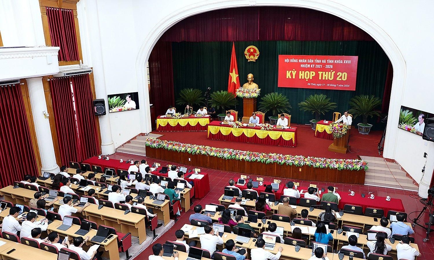 Toàn cảnh kỳ họp.  