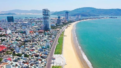 Binh Dinh develops trade, services and tourism along coastal road