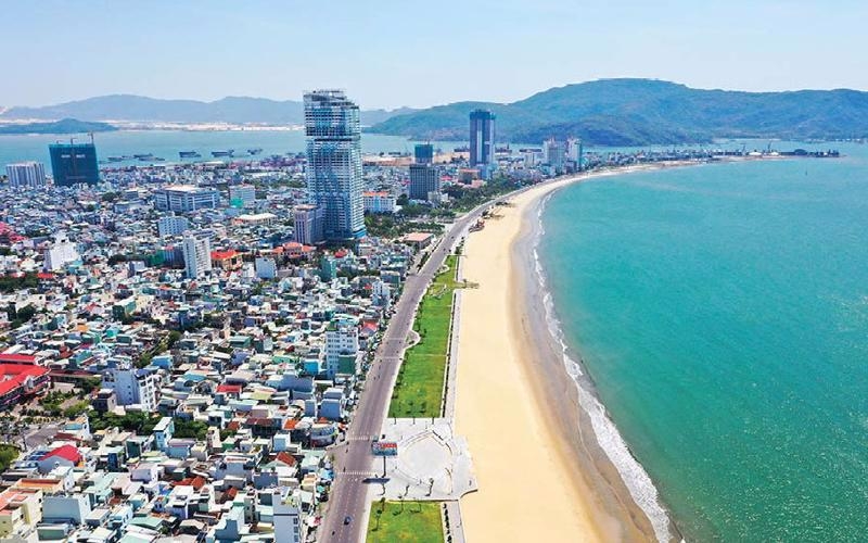 Binh Dinh develops trade, services and tourism along coastal road
