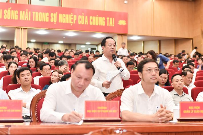 Ông Trần Thế Cương, Giám đốc Sở giáo dục đào tạo Hà Nội chia sẻ tại Hội nghị. Ảnh: MOET.
