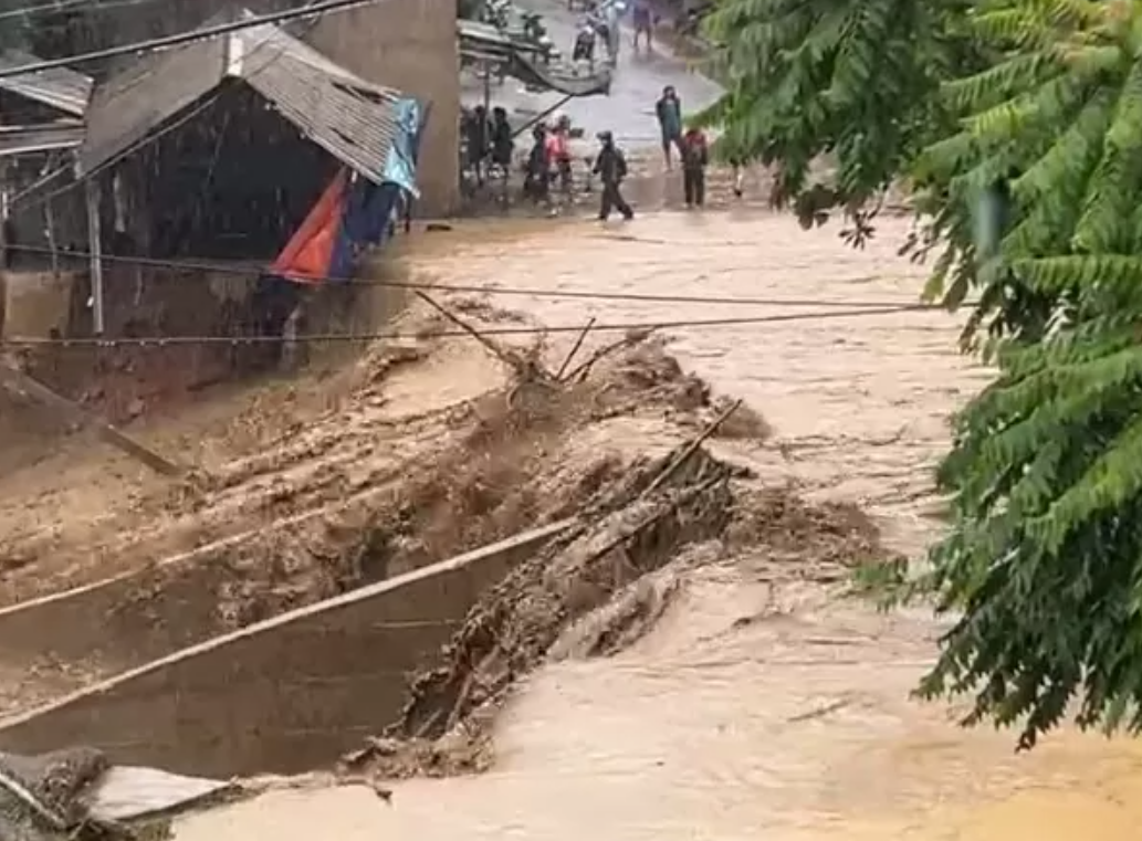 2 nhà tạm của dân xã Thành Sơn, huyện Quan Hóa bị lũ cuốn trôi