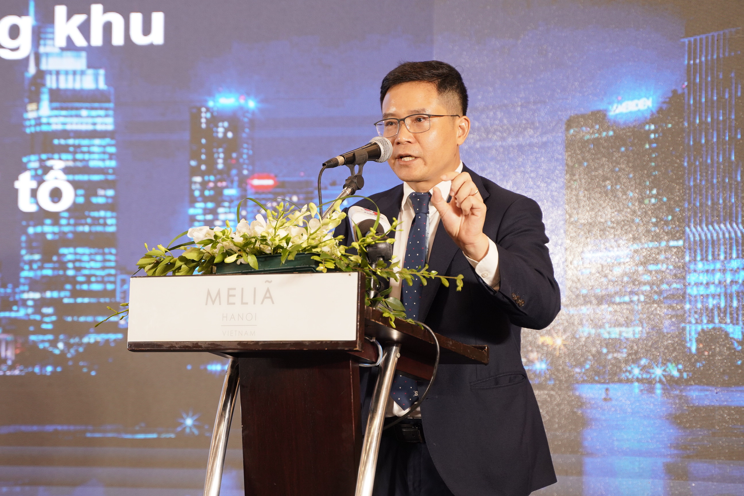 Ông Nguyễn Quang Thuân, Chủ tịch FiinGroup, phát biểu tại Đối thoại tháng 7.