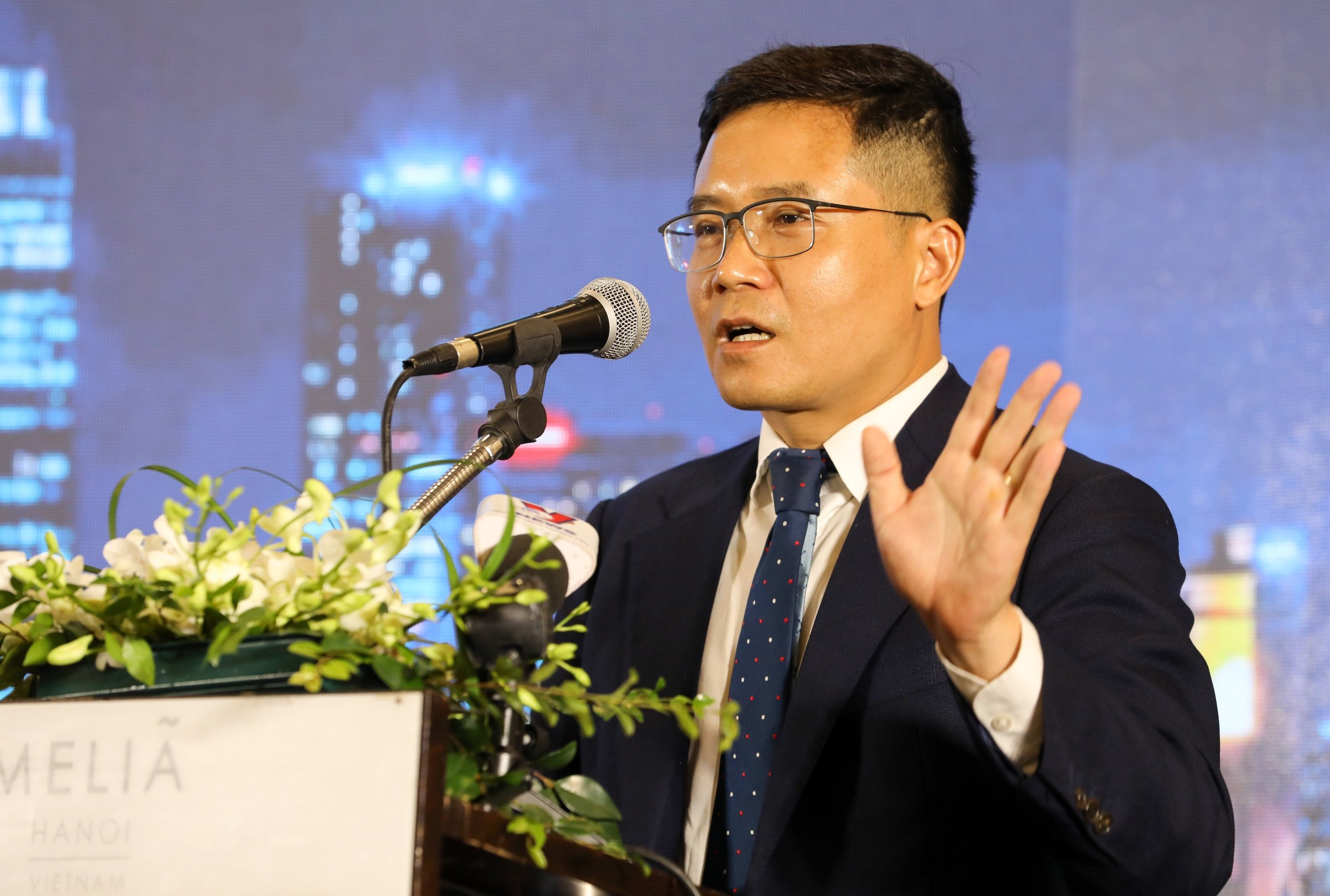 Ông Nguyễn Quang Thuân, Chủ tịch FiinGroup, phát biểu tại Đối thoại tháng 7. Ảnh: Việt Dũng.