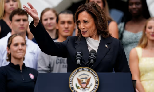 Bà Kamala Harris trước áp lực gây ấn tượng với cử tri gốc Á
