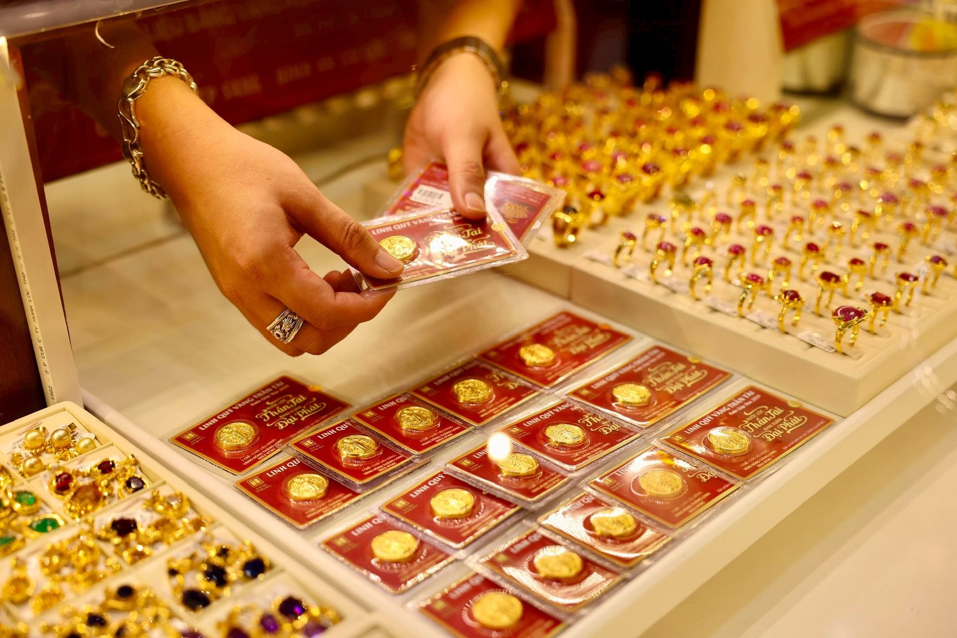 Thành phố Hồ Chí Minh tạm giữ gần 1.700 đơn vị vàng thành phẩm vi phạm - Ảnh minh họa.