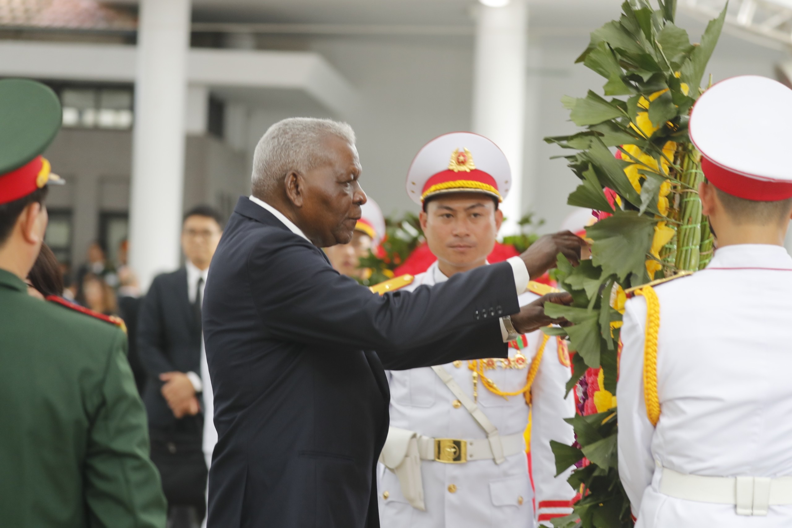 Ông Esteban Lazo Hernández, Ủy viên Bộ Chính trị, Chủ tịch Quốc hội Chính quyền nhân dân Cuba, đến viếng Tổng Bí thư Nguyễn Phú Trọng.