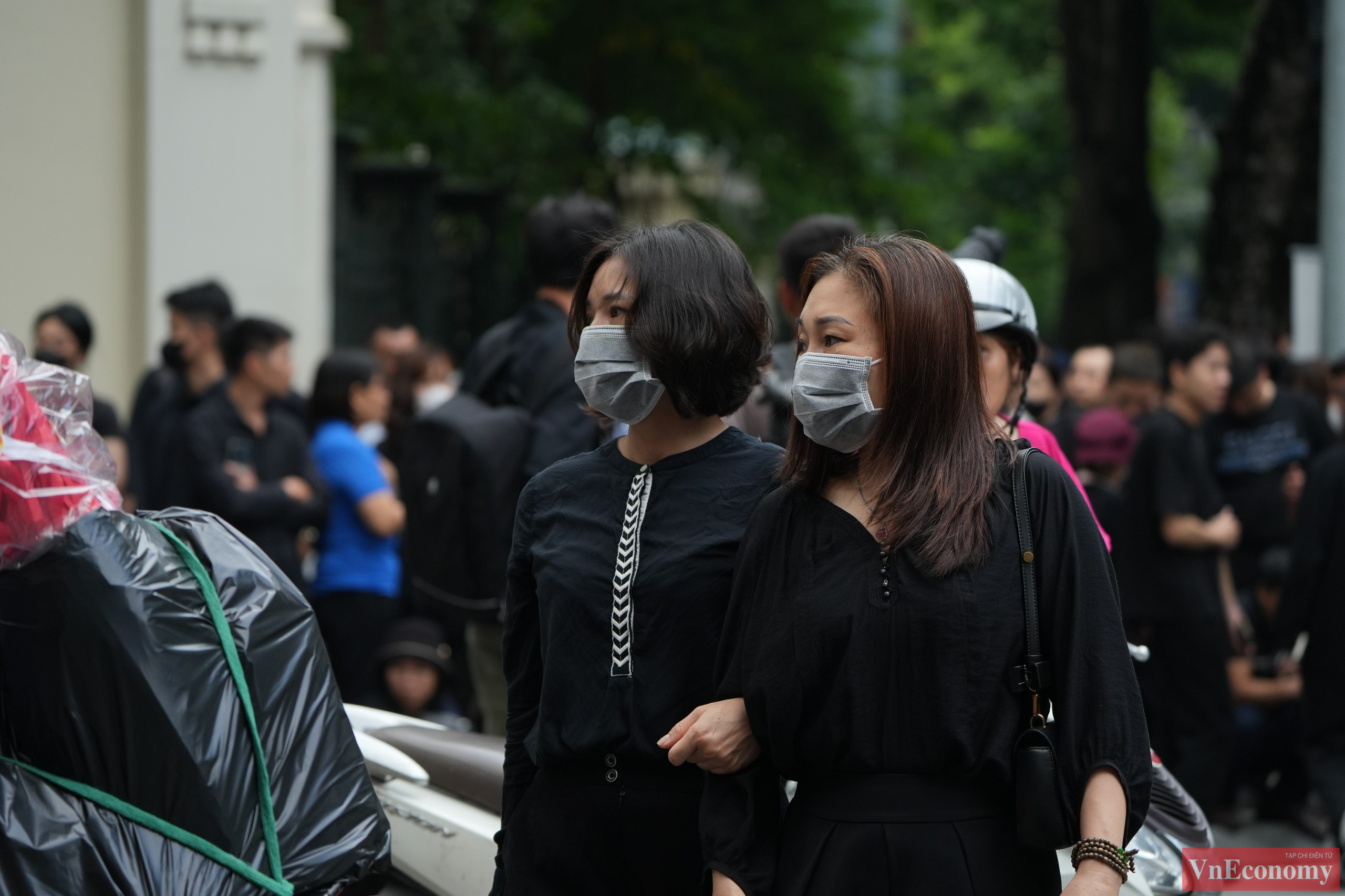 Một số người d&acirc;n đến từ Ph&uacute;c Thọ, Bắc Ninh, Hưng Y&ecirc;n... cho biết để được v&agrave;o &ldquo;viếng b&aacute;c Trọng