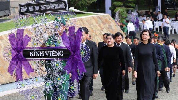 Đông đảo người dân TP.HCM xếp hàng dài viếng Tổng Bí thư Nguyễn Phú Trọng