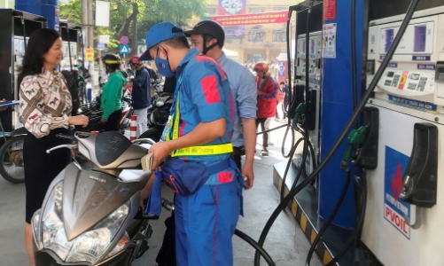 Giá xăng dầu đồng loạt giảm