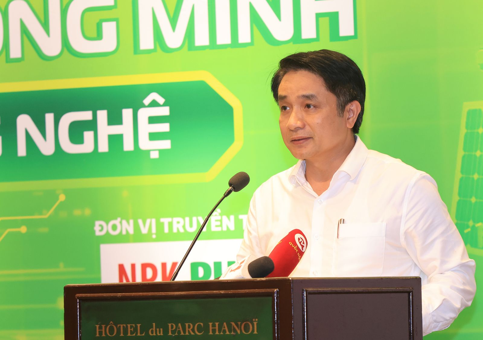 Ông Lê Văn Tuấn: 