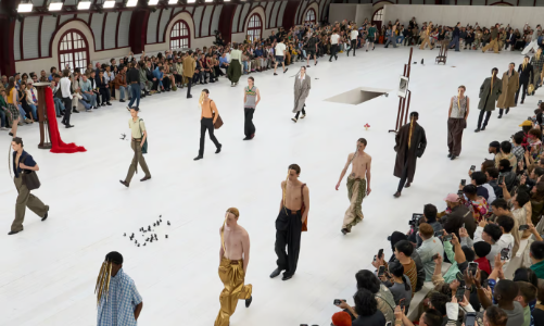 Sự giao thoa giữa thời trang xa xỉ và văn hóa đương đại