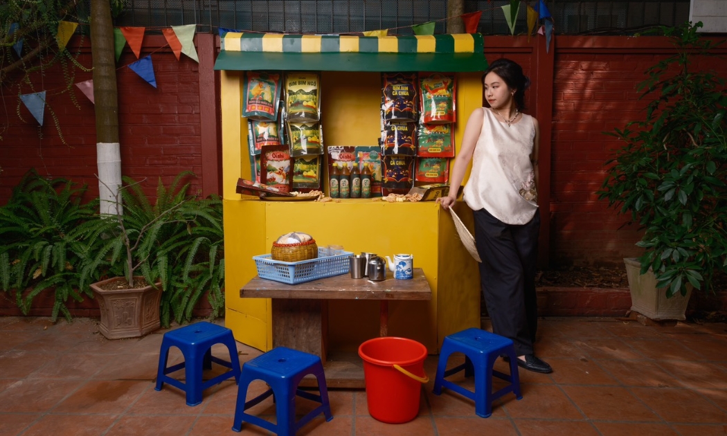 Emmy Trương được biết đến là Art Director, Designer, chuyên xây dựng hình ảnh thương hiệu trong lĩnh vực quảng cáo ẩm thực.