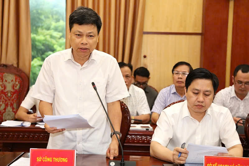 Đại diện Sở Công thương Thanh Hóa thông tin tại hội nghị