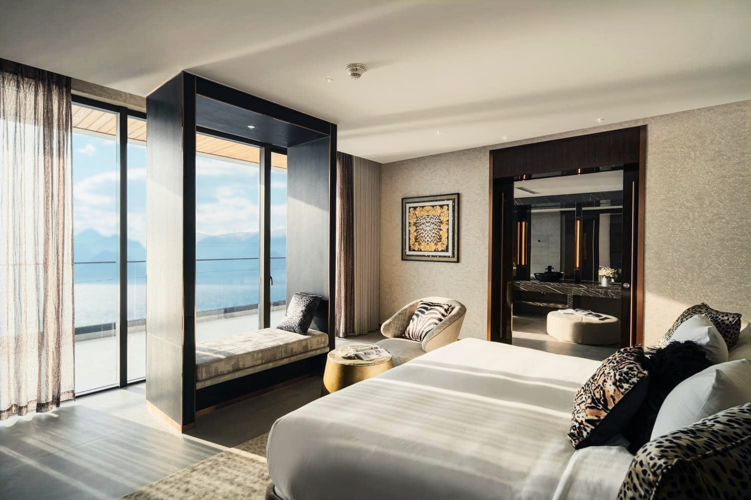 Không gian nội thất xa hoa The Coral Villas furnished by Roberto Cavalli Home Interiors.