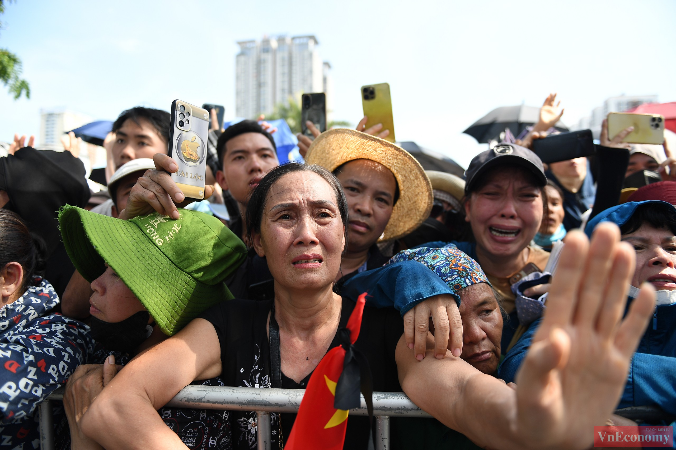 Người d&acirc;n nghẹn ng&agrave;o thương tiếc tiễn đưa Tổng B&iacute; thư Nguyễn Ph&uacute; Trọng.