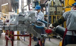 Việc ứng dụng AI vào sản xuất là một giải pháp không thể thiếu để doanh nghiệp có thể tối ưu quy trình, tiết kiệm chi phí, hướng tới phát triển bền vững. Ảnh minh họa