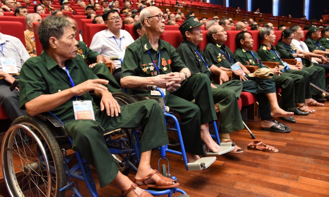 Các thương binh, bệnh binh tham dự hội nghị tri ân người có công, tháng 7/2024. Ảnh: Mạnh Dũng.