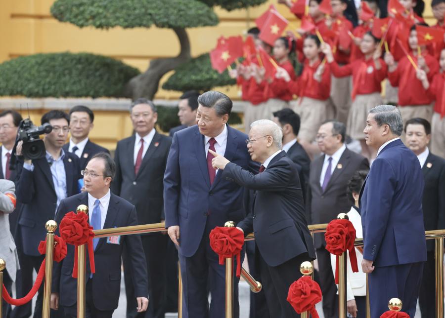 Party General Secretary  Nguyen Phu Trong and General Secretary  and President of China Xi Jinping during the latter's State visit to Vietnam in December 2023 (Photo: Viet Dung)