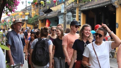 7M retail sales of consumer goods and services hit $142 bln