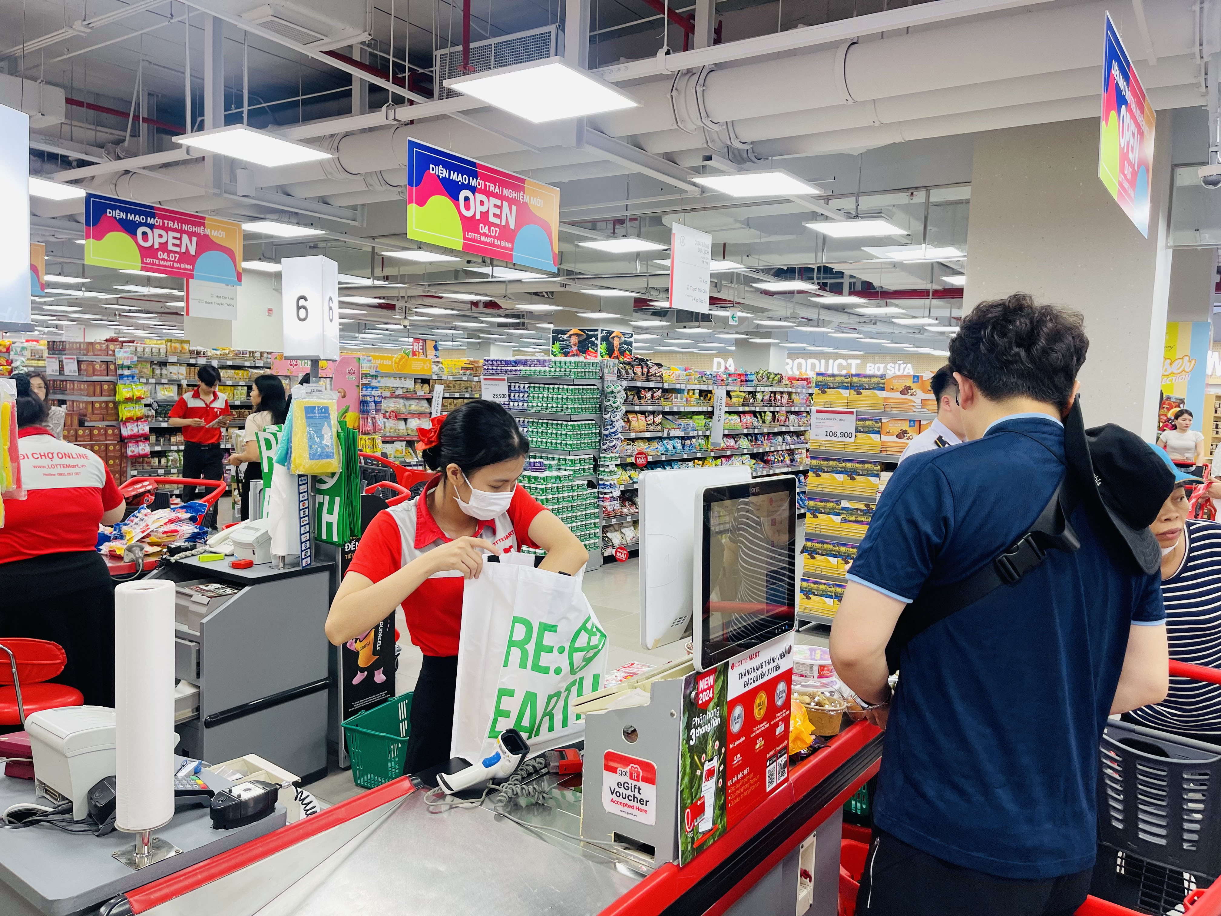 Các chuỗi siêu thị đã từng bước xanh hoá quy trình phân phối, giảm thiểu bao bì trung gian, giảm thiểu chất thải; sớm sử dụng bao bì thân thiện với môi trường…