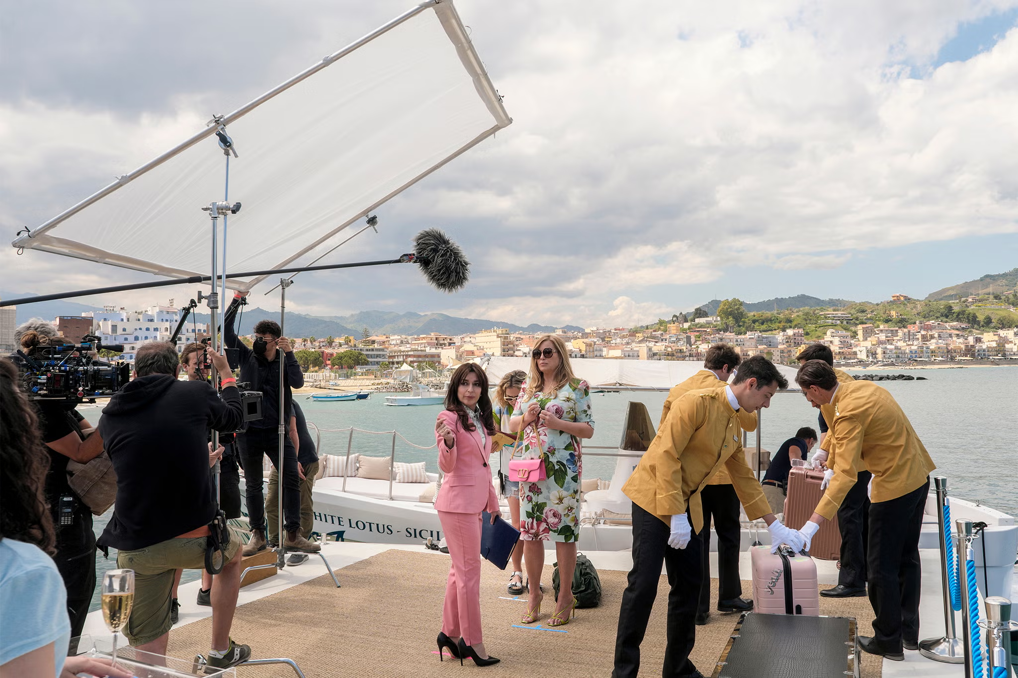 Phần thứ ba của White Lotus, một bộ phim truyền h&igrave;nh ăn kh&aacute;ch của HBO đang ghi h&igrave;nh c&aacute;c cảnh quay tại Th&aacute;i Lan.