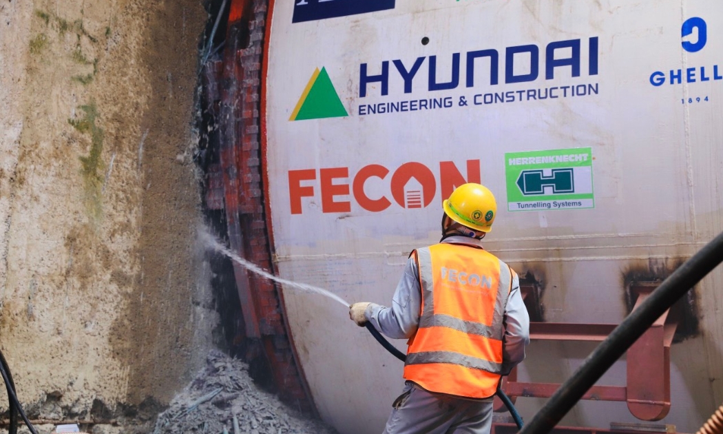 Tiến độ thi công tổng thể gói thầu CP03 - Hầm và các ga ngầm đạt 43,4%. Dự kiến, đoạn tuyến đi ngầm sẽ hoàn thành vào năm 2027.