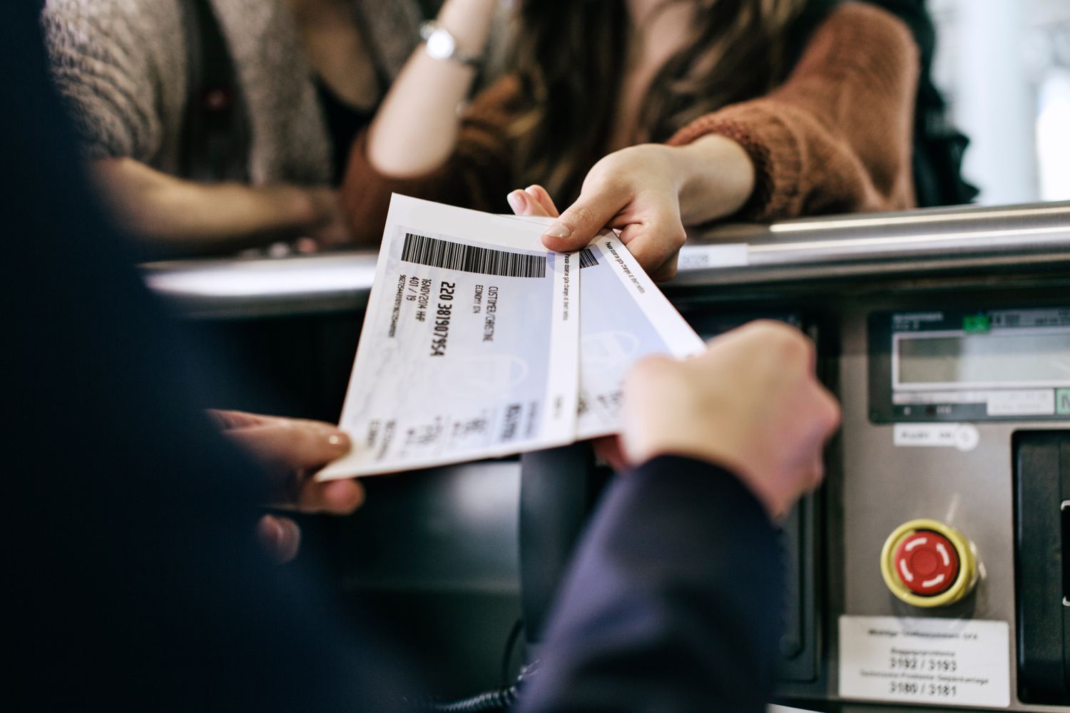 Giá vé quốc tế trên toàn cầu đã giảm 6% trong sáu tháng đầu năm 2024, theo Flight Center Travel Group Ltd.