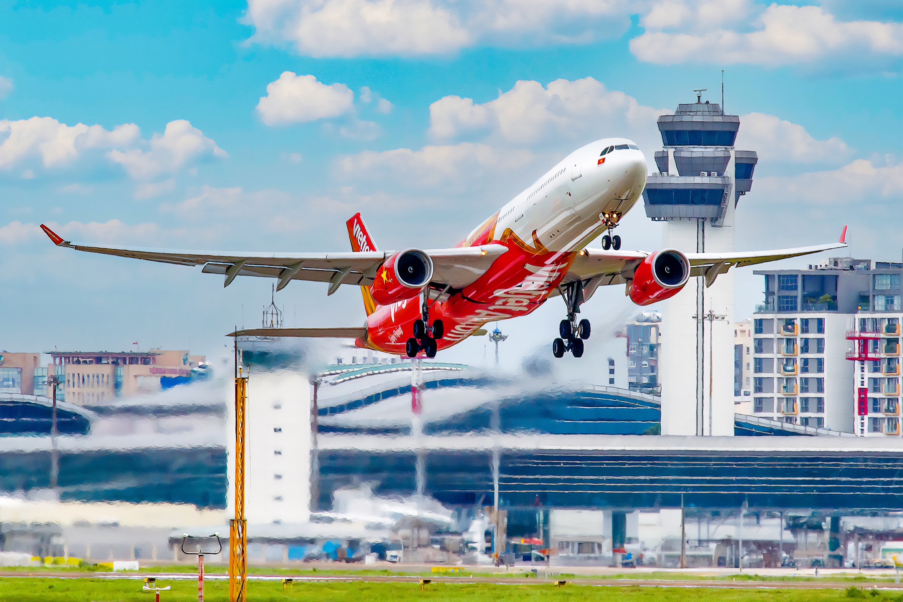 Trong sáu tháng đầu năm 2024, Vietjet đã trở lại hoạt động khai thác cao hơn giai đoạn 2019, trước đại dịch Covid-19 (ảnh: H.T).
