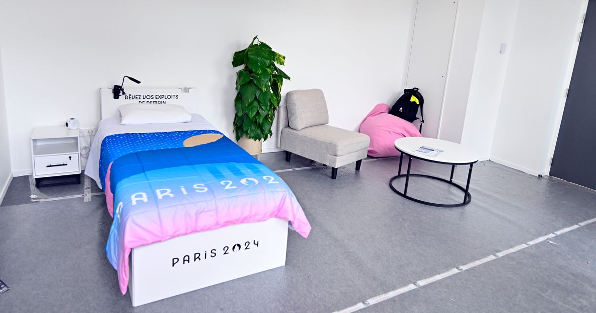 Phòng ngủ đơn giản, không điều hòa cho các vận động viên tại làng Olympic Paris.