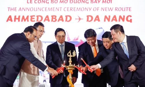 Vietjet chào đón hành khách thứ 200 triệu, công bố đường bay mới Ahmedabad - Đà Nẵng