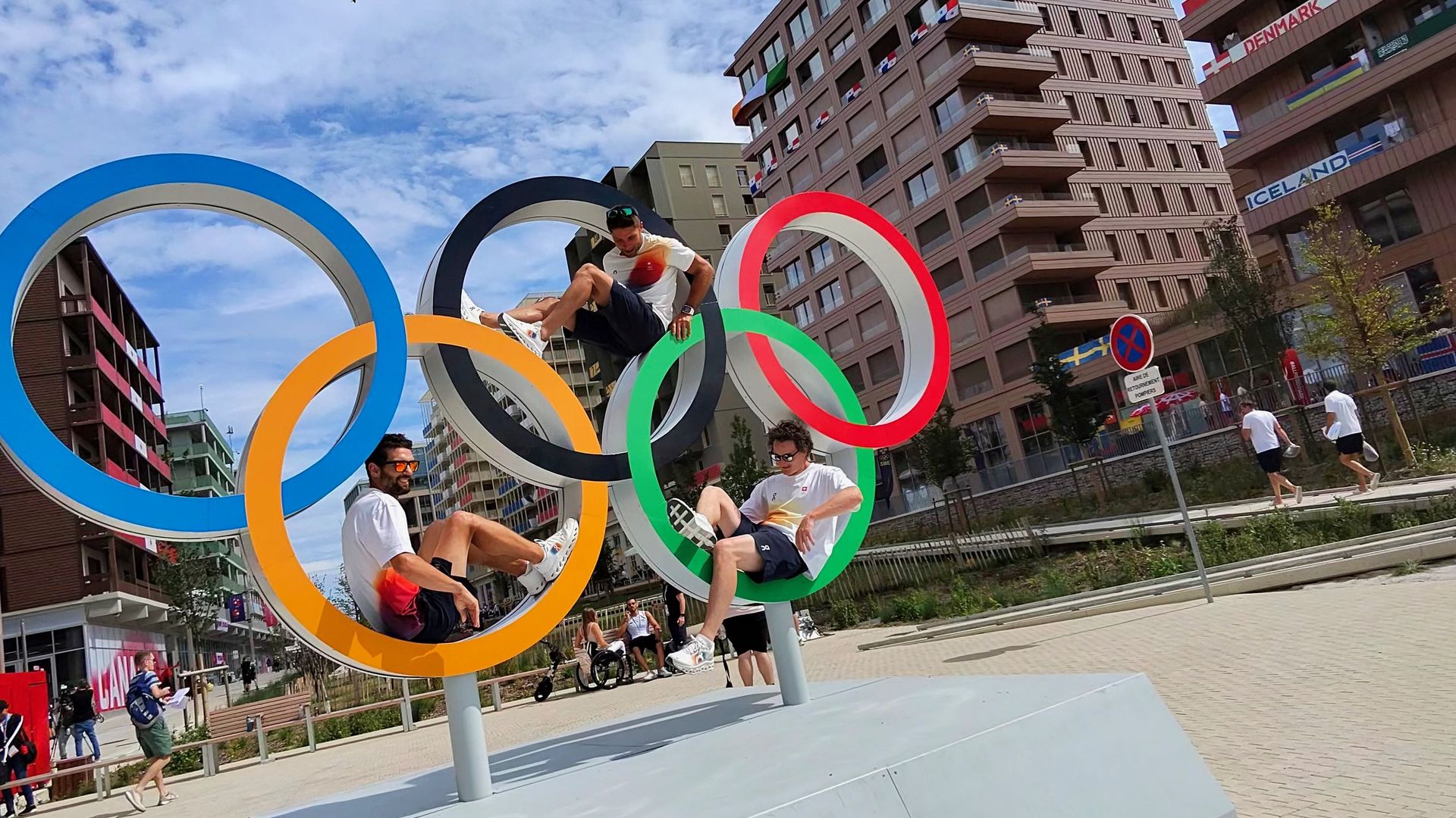 Vẫn có những vận động viên không thấy vấn đề gì khi lưu trú tại làng Olympic.