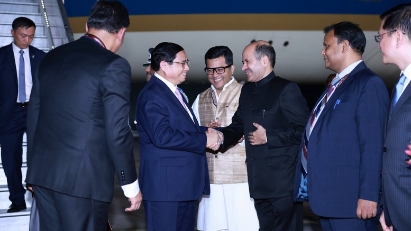 PM arrives in New Delhi, starting State visit to India