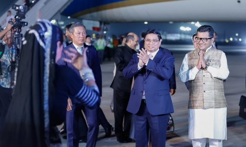 Thủ tướng Phạm Minh Chính đến New Delhi, bắt đầu chuyến thăm cấp Nhà nước tới Ấn Độ