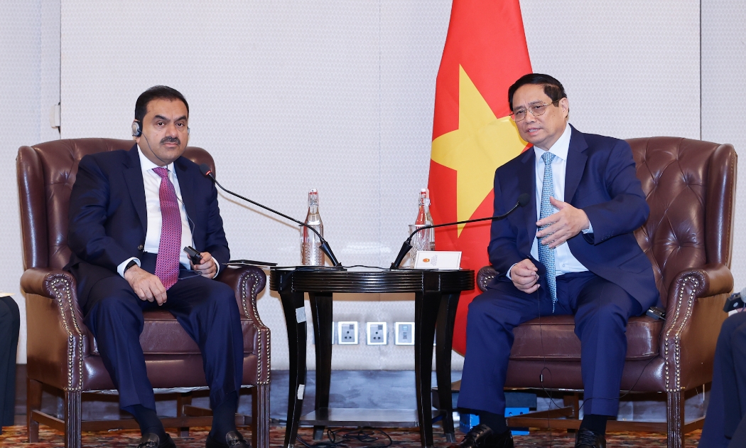 Thủ tướng Chính phủ Phạm Minh Chính và ông Gautam Adani, Chủ tịch tập đoàn Adani - Ảnh: VGP