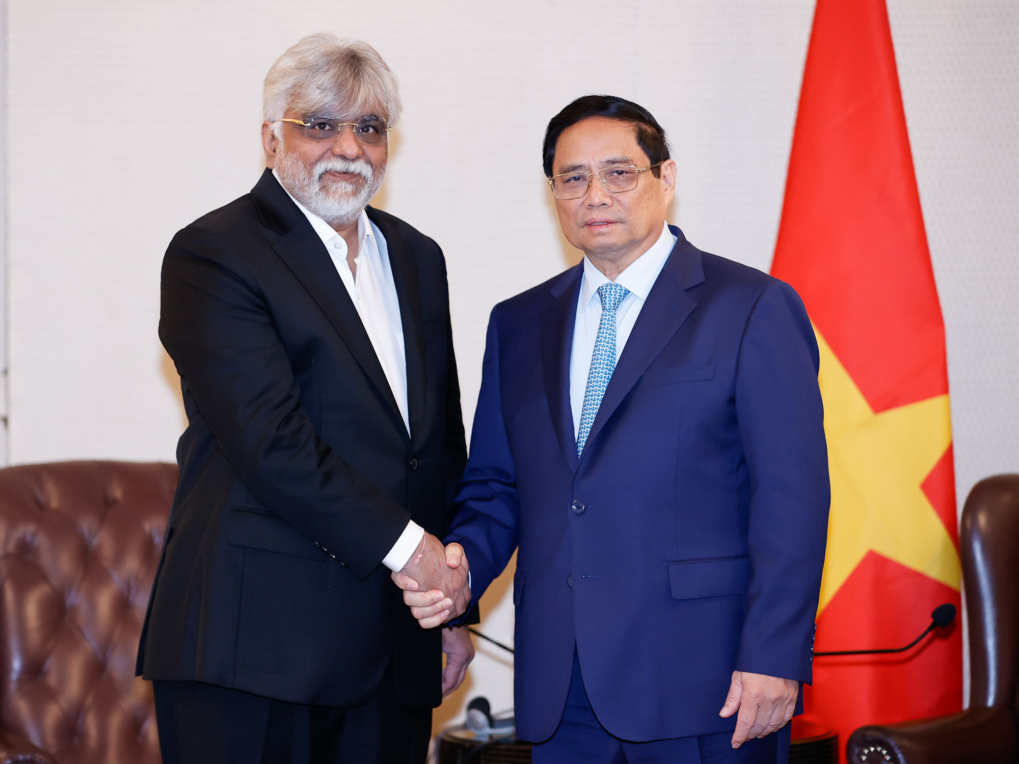 Thủ tướng tiếp ông Dharmesh Shah, Chủ tịch sáng lập tập đoàn dược phẩm BDR - Ảnh: VGP