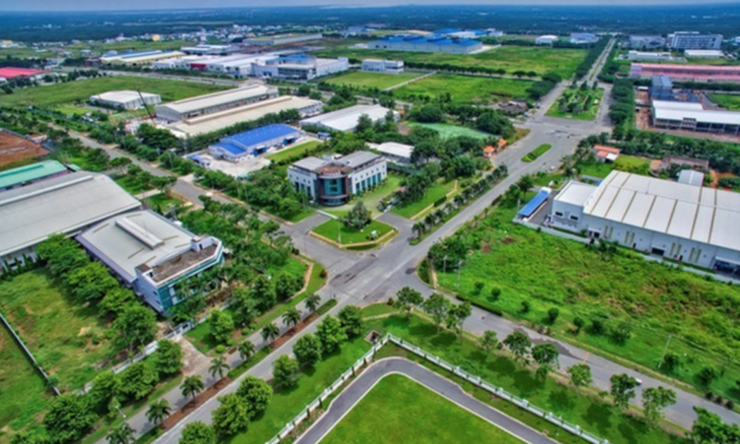 Xanh hóa trong các khu công nghiệp để đón sóng đầu tư mới - Ảnh minh họa.
