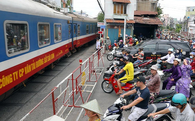 Cục Đường sắt Việt nam: Hiện nay, trên toàn mạng lưới đường sắt quốc gia có 4.772 vị trí giao cắt cùng mức, trong đó có đến 3.262 lối đi tự mở, chiếm tỷ lệ 68,3%. Ảnh mang tính minh họa.